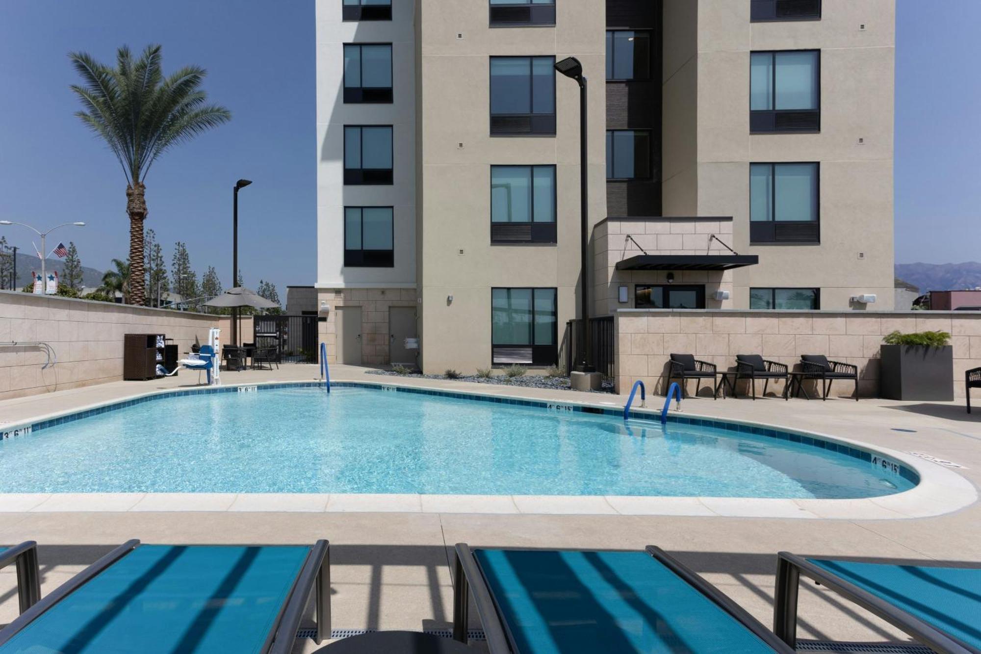 Towneplace Suites By Marriott Монровия Экстерьер фото