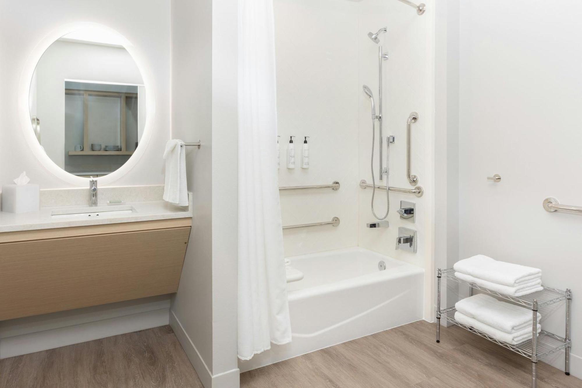 Towneplace Suites By Marriott Монровия Экстерьер фото