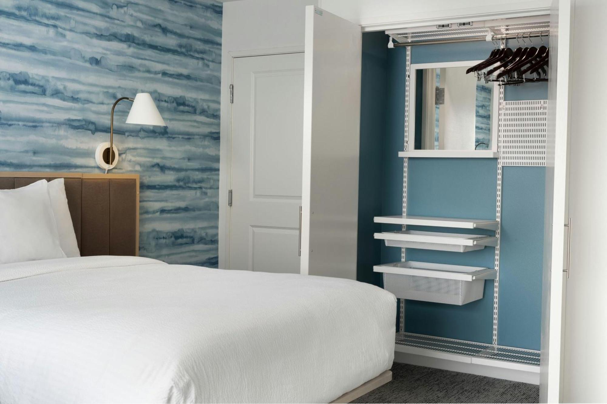 Towneplace Suites By Marriott Монровия Экстерьер фото