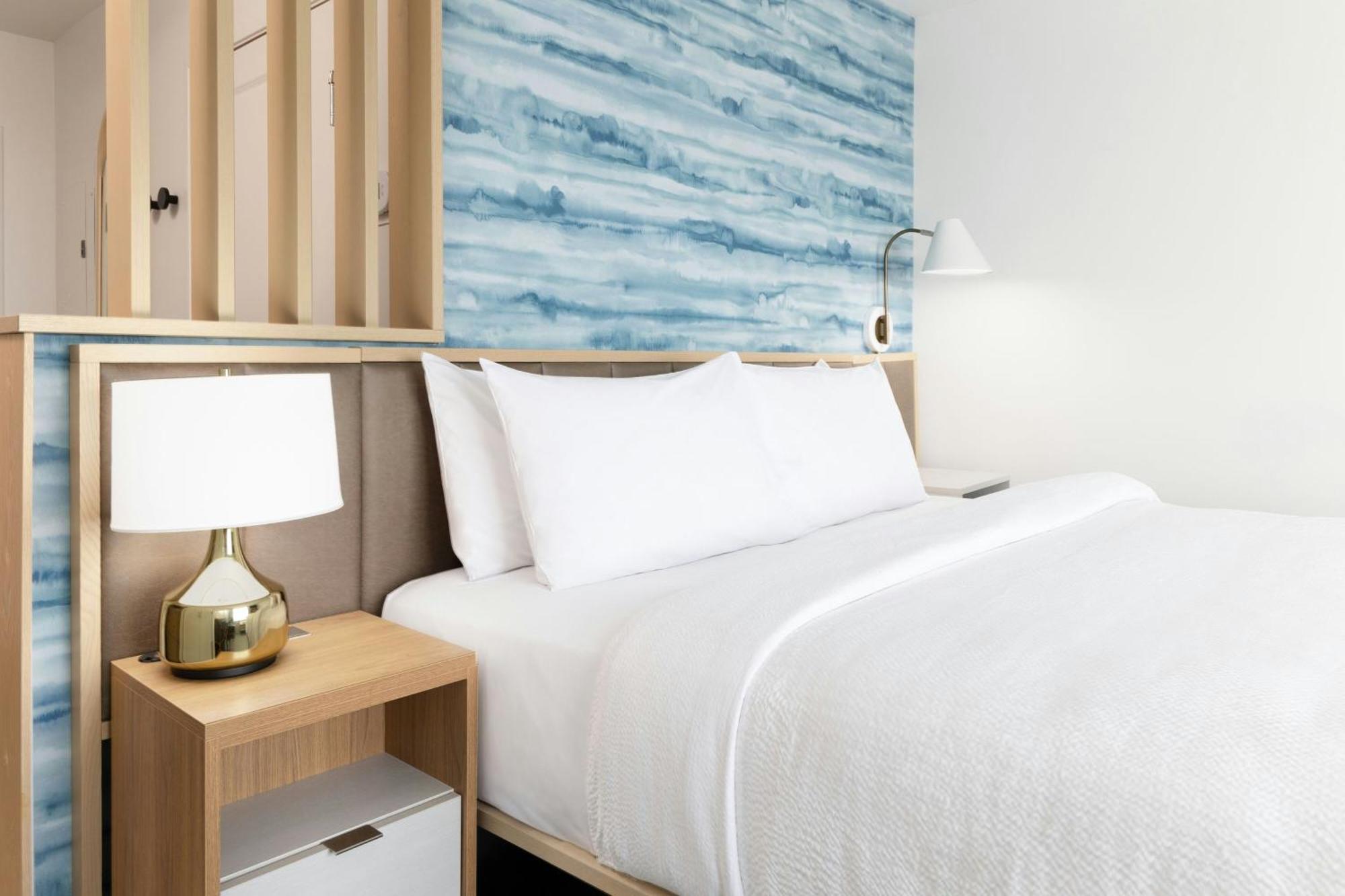 Towneplace Suites By Marriott Монровия Экстерьер фото