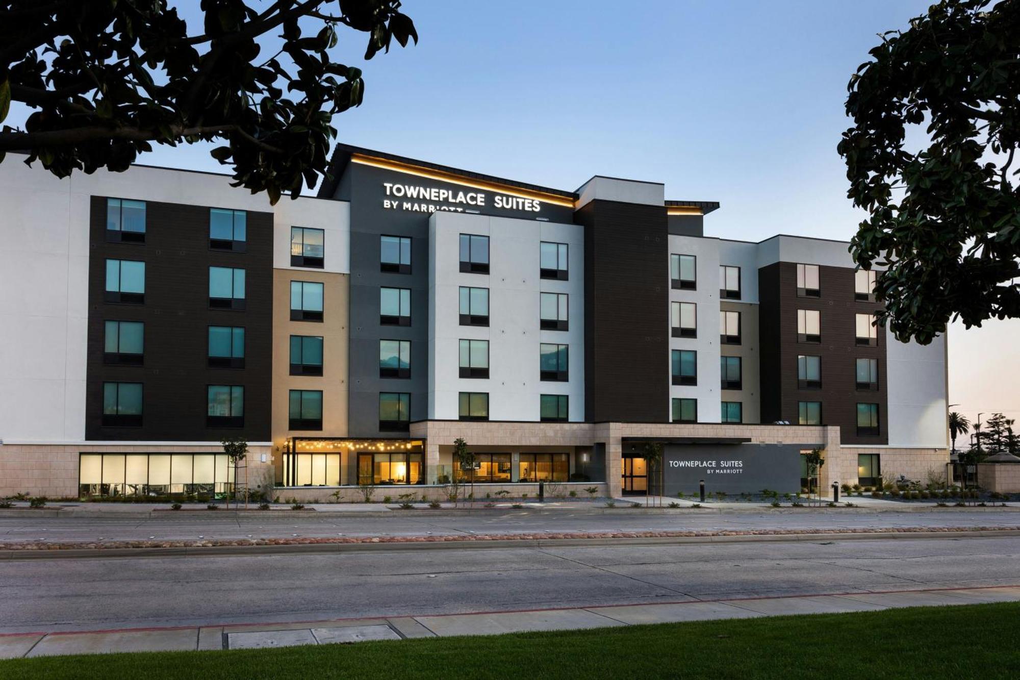 Towneplace Suites By Marriott Монровия Экстерьер фото